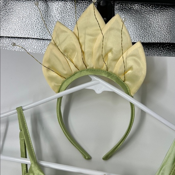 Disney NWT Deluxe Princess and the Frog Tiana Costume girls medium - Picture 5 of 9